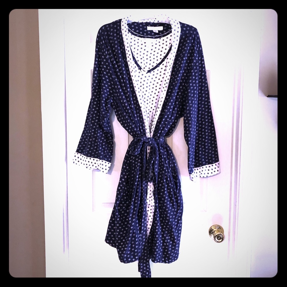LIKE NEW 2 Piece Robe and Nightgown Set